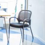 Svečių kėdė TORINO pilka/juoda - Image 3