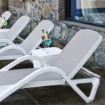 Grindų kėdė RESORT iš smėlio spalvos plastiko - Image 10