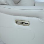 Atlenkiamas fotelis DAYANA su elektriniu mechanizmu, smėlio spalvos oda - Image 9