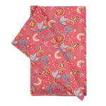 Staltiesė LONETA 136x220cm, gėlės ant rožinio pagrindo