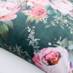 Pagalvė HOLLY 65x65cm, rožės/tamsiai žalia - Image 2